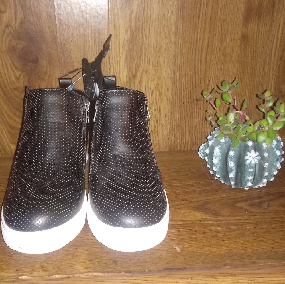 NWT Time&Tru Heels Sneakers 9Wide